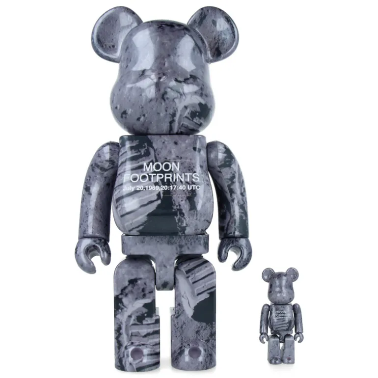 400% + 100% Bearbrick Moon Footprints