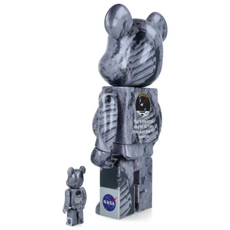 400% + 100% Bearbrick Moon Footprints