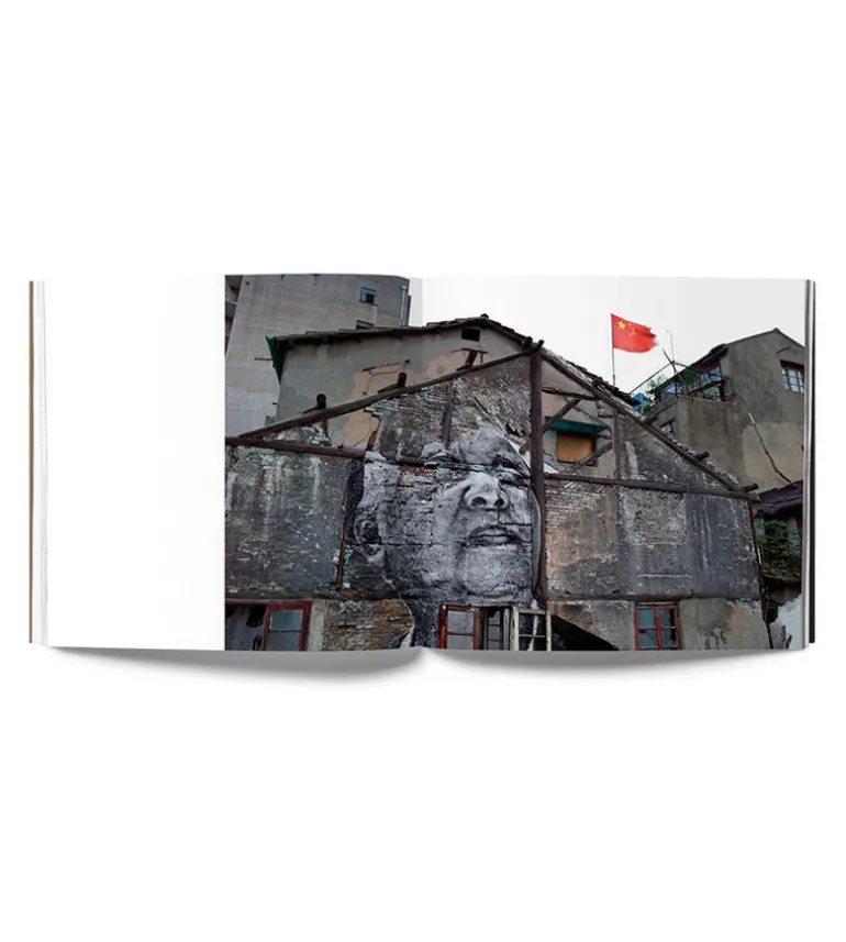 JR / The Wrinkles of The City : Shanghai